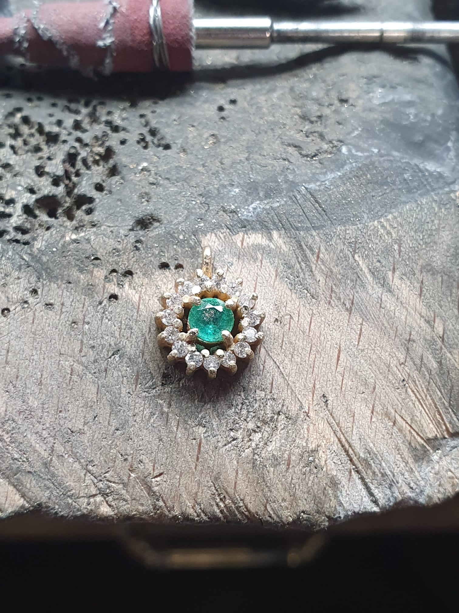 Collar Oro 18 kt Margarita Esmeralda