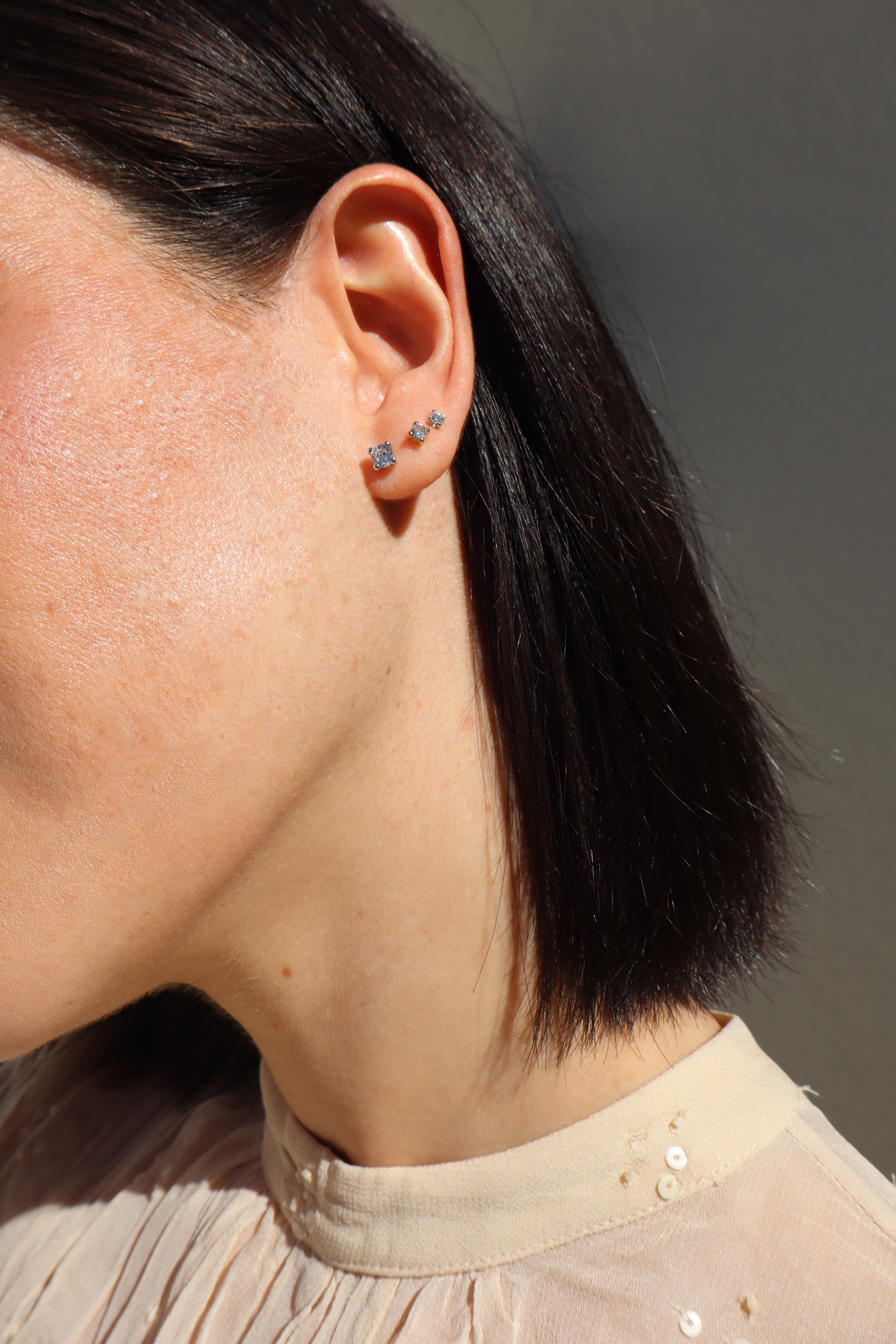 Pendientes solitario 3.5mm oro amarillo 18 kts