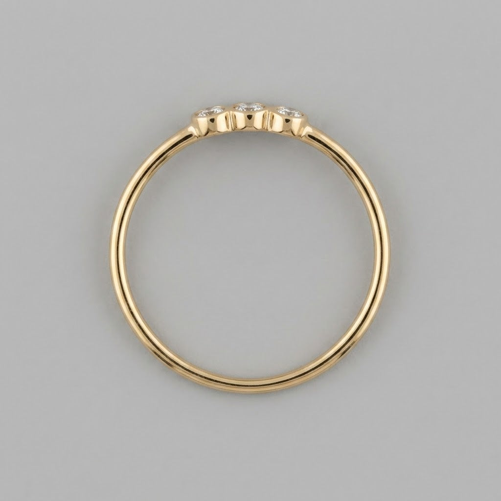 Anillo con tres diamantes
