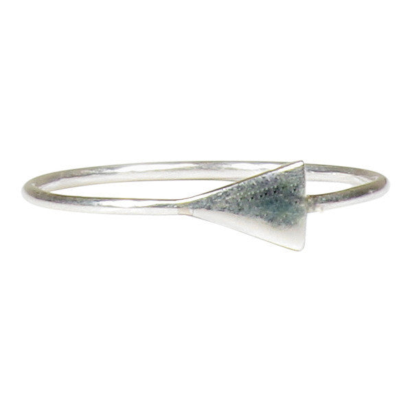 Anillo Triángulo en Plata de Ley