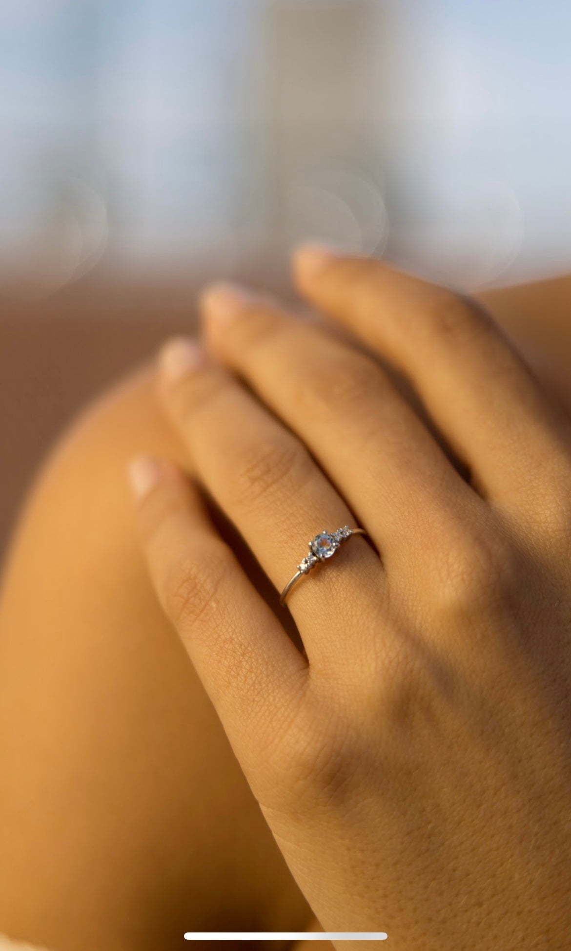 Aguamarina con cuatro diamantes en oro blanco 18kt