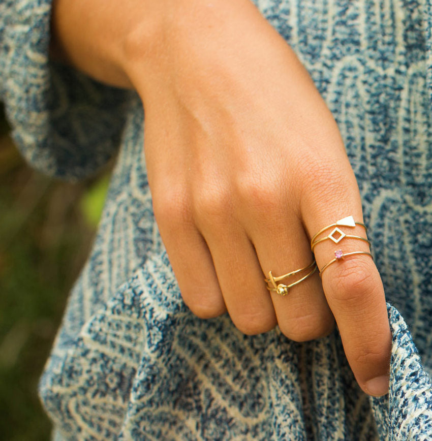 Anillo rombo vacío oro 18k