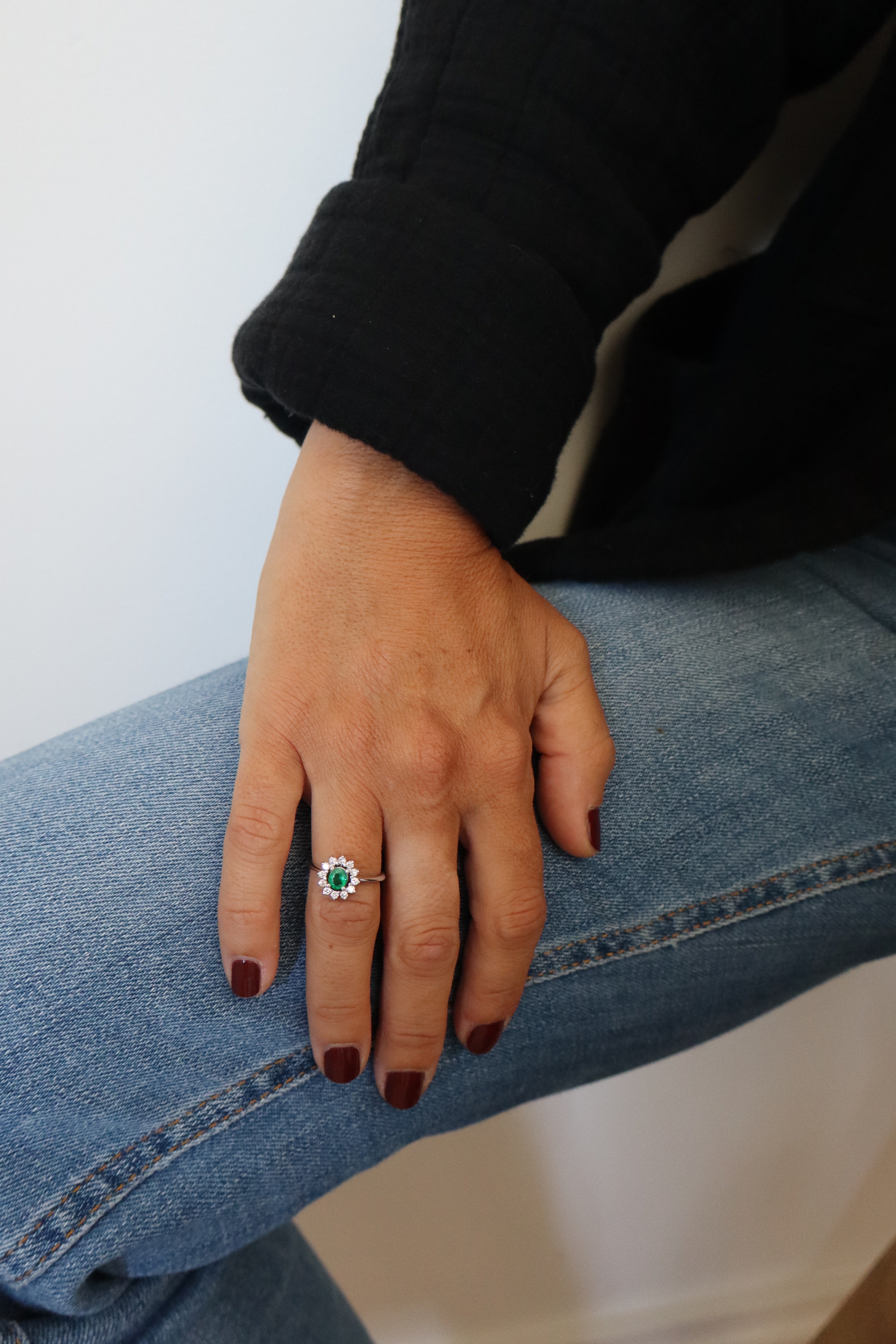 Anillo Lady Di Esmeralda oval Diamsntes oro blanco 18kts
