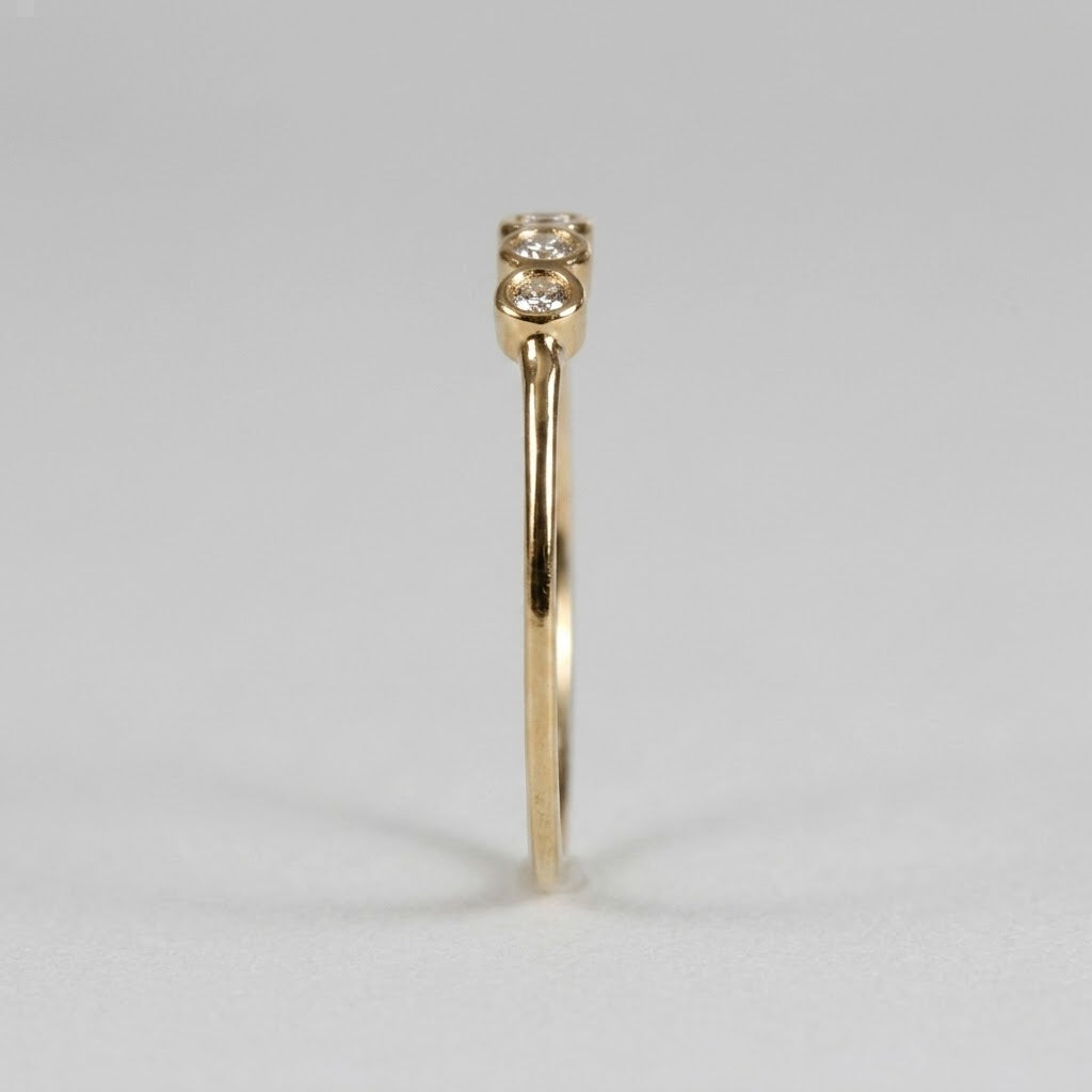 Anillo con tres diamantes