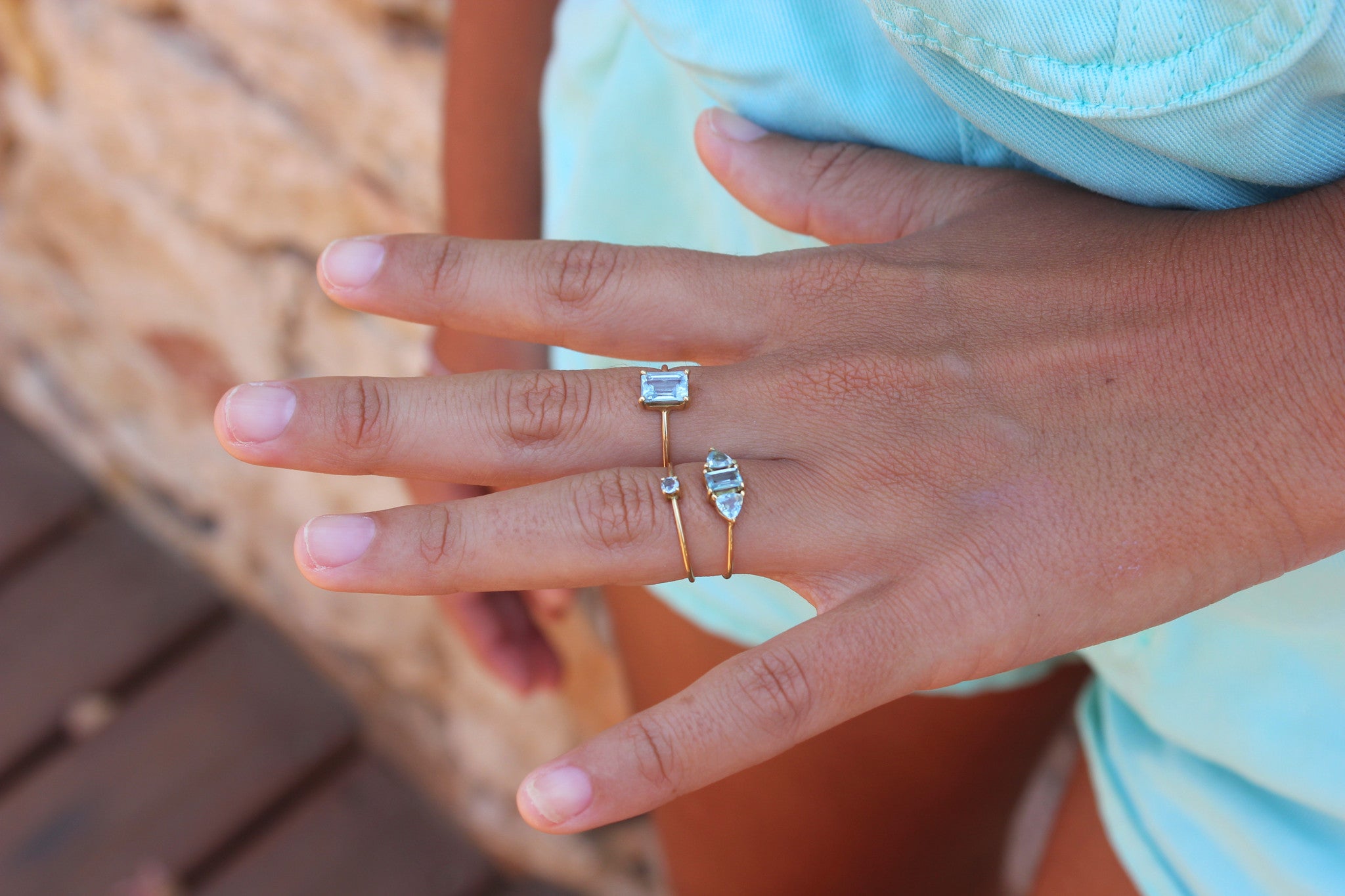 Anillo Trillion en oro 18k