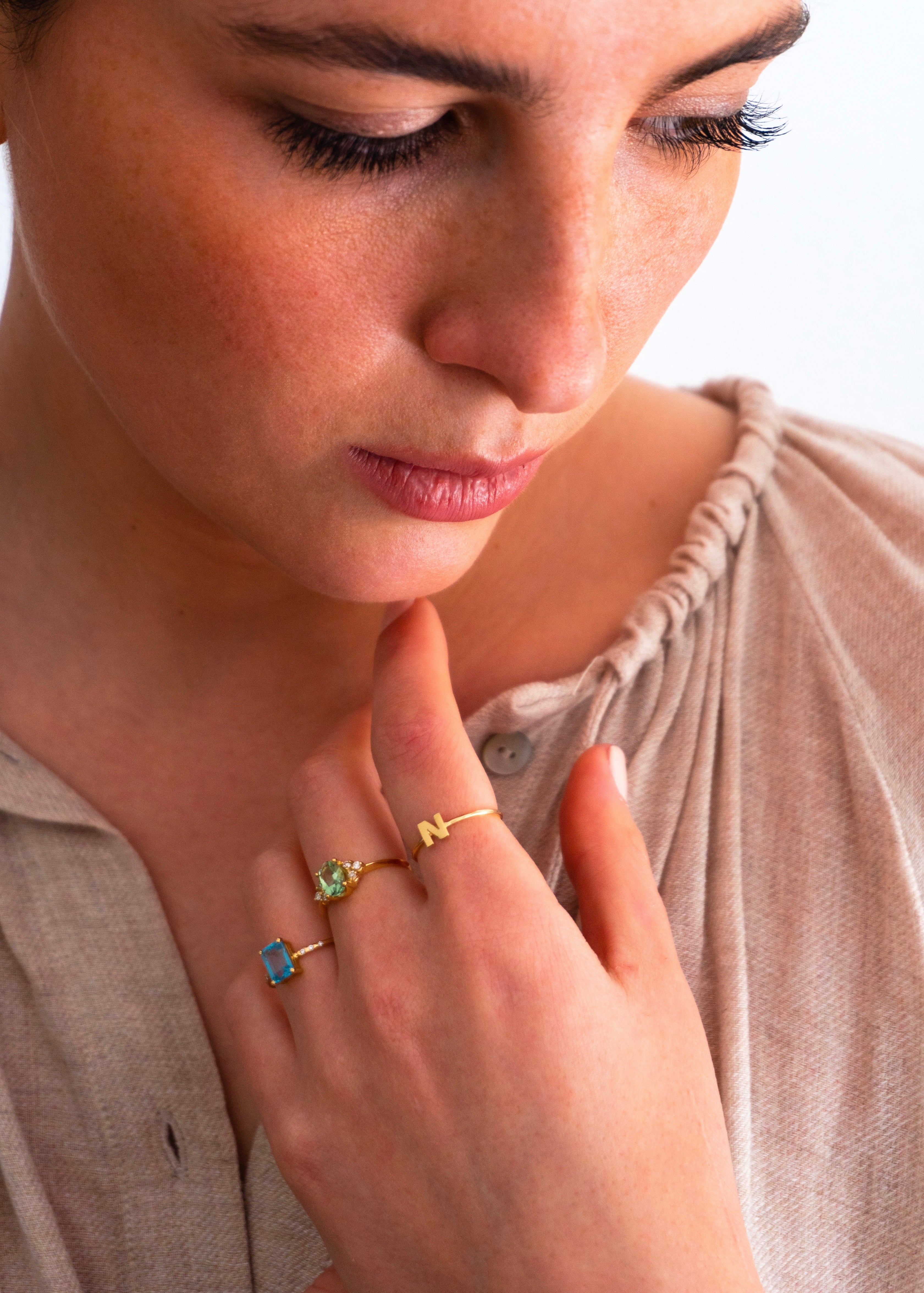 Anillo personalizado inicial Oro 18Kt