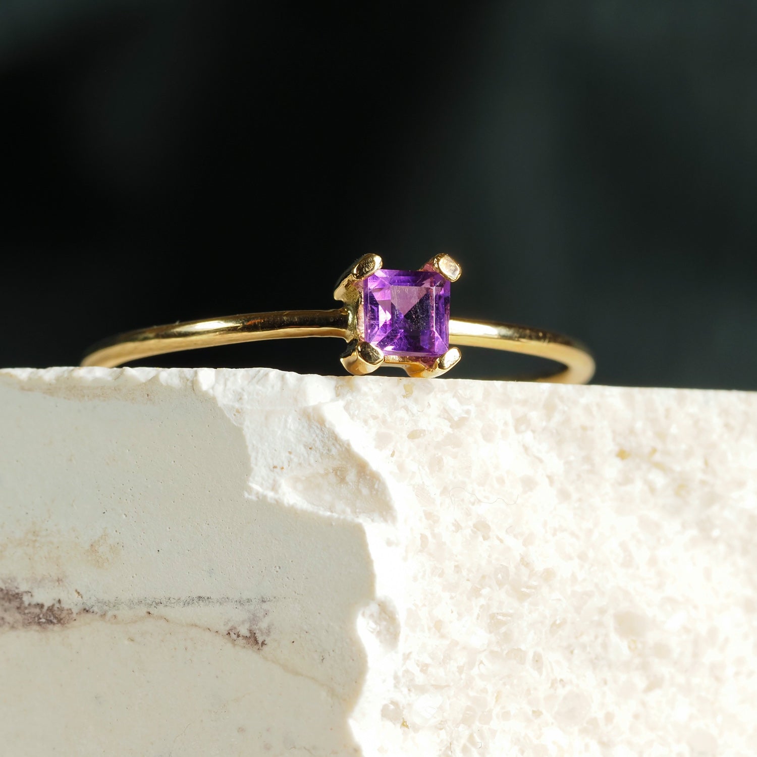 Anillo amatista cuadrada Oro 18kts
