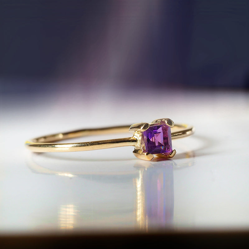 NEW! Anillo amatista cuadrada en oro 18kts
