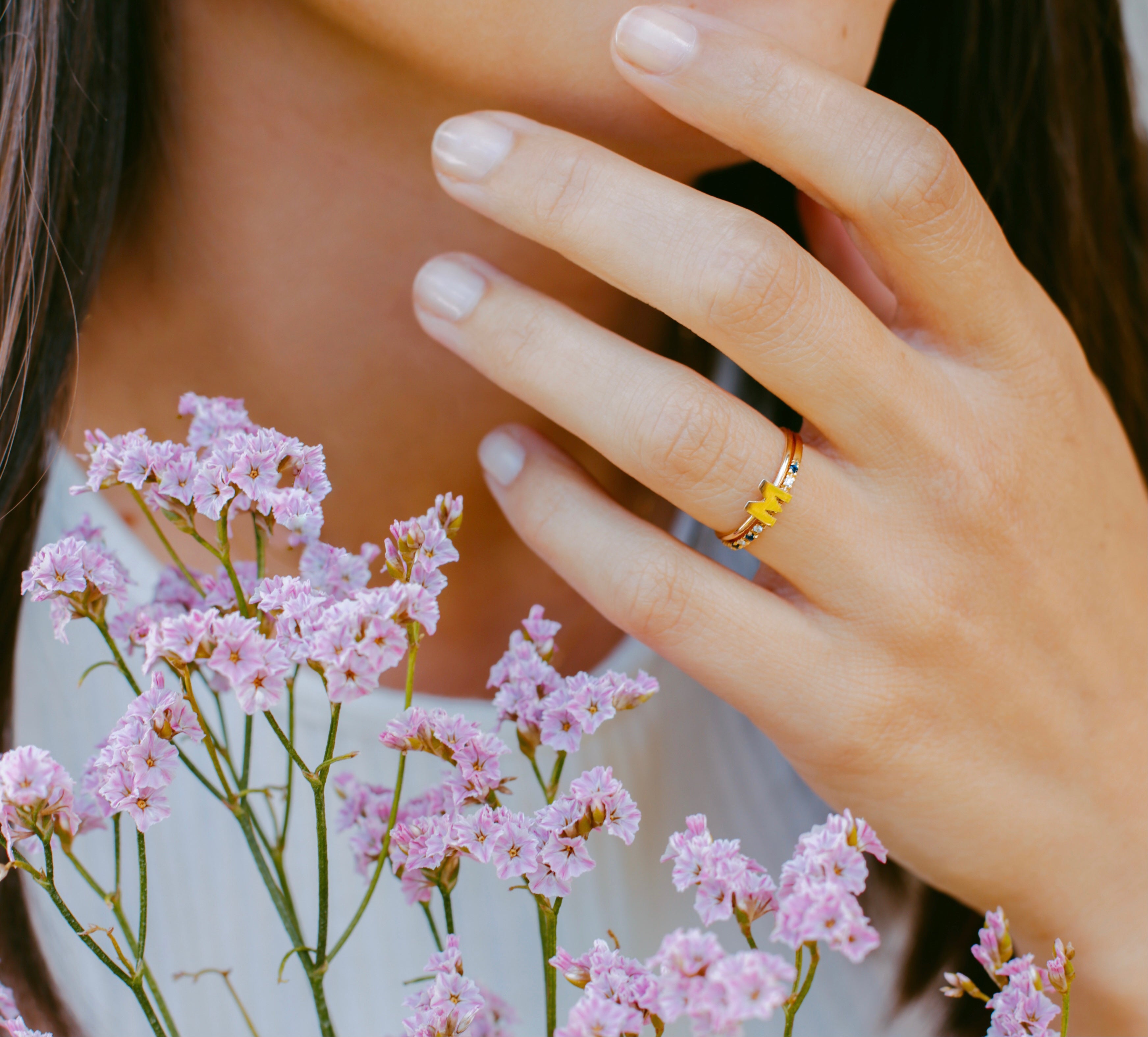 Anillo personalizado inicial Oro 18Kt