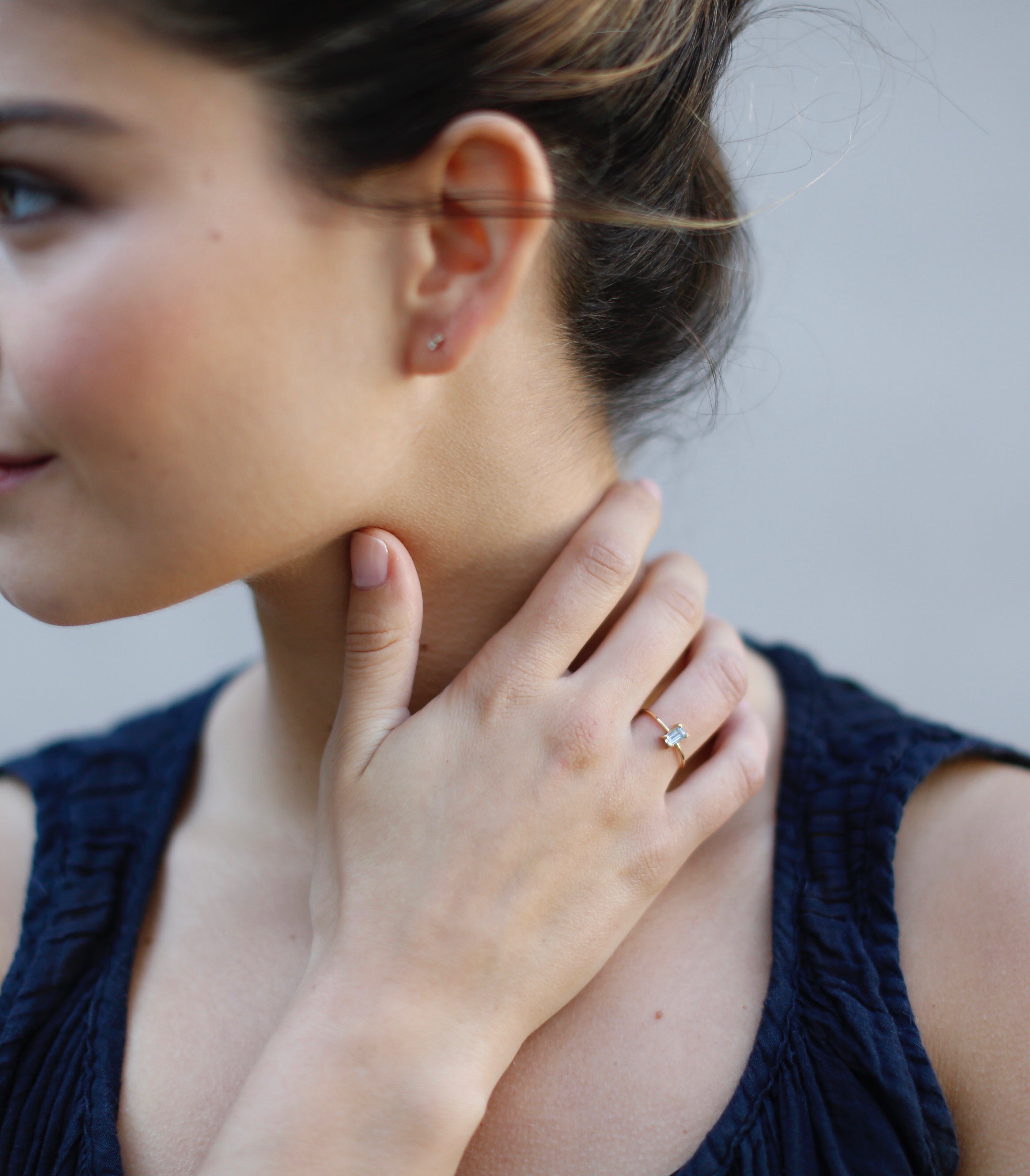 Anillo aguamarina baguette en oro 18k
