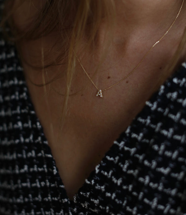collar Inicial Oro18K diamantes