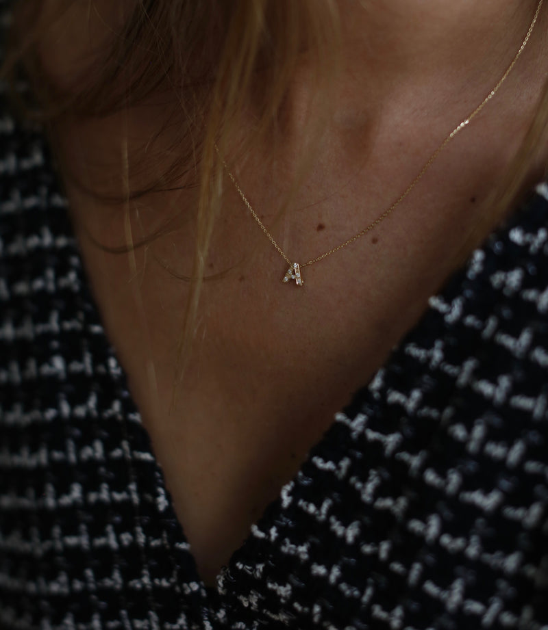 collar Inicial Oro18K diamantes