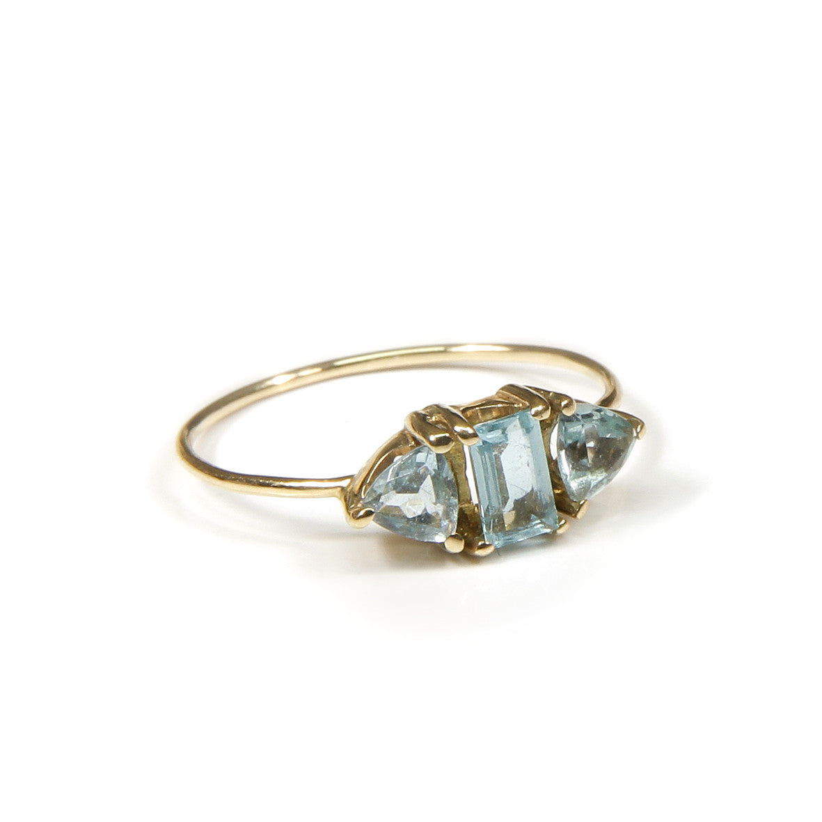 Anillo Trillion en oro 18k