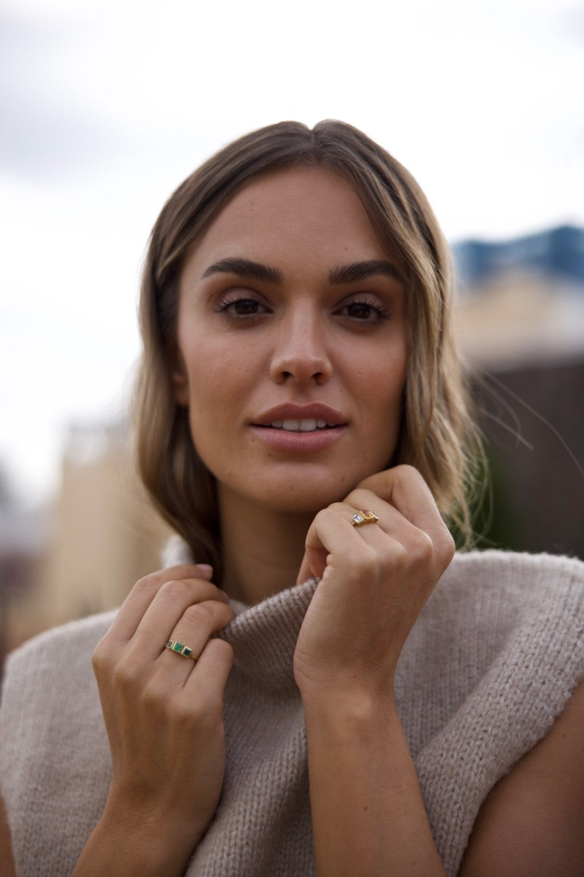 Anillo tres esmeraldas Oro 18kt